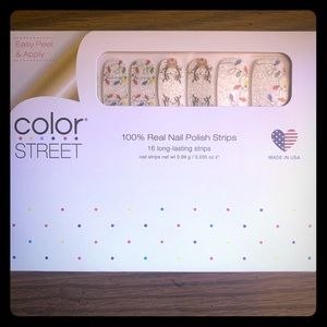 Color street: glitter Xmas lights and reindeers